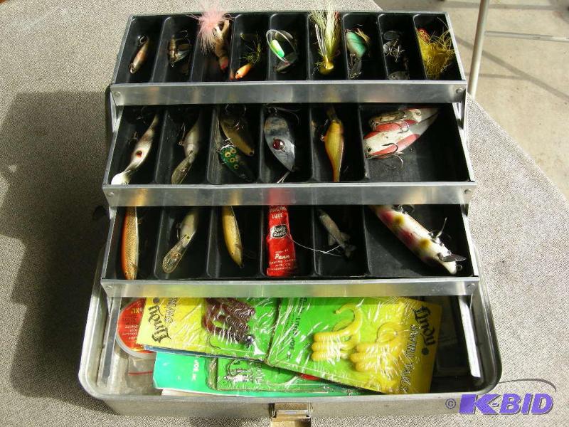 lot 71 image: Vintage tackle box