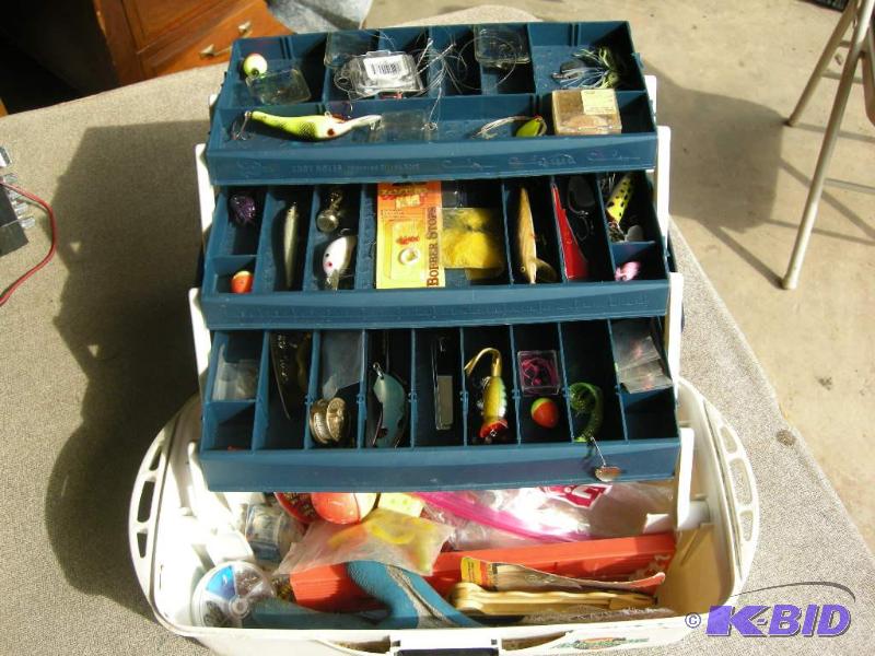 lot 75 image: Flambeau tackle box