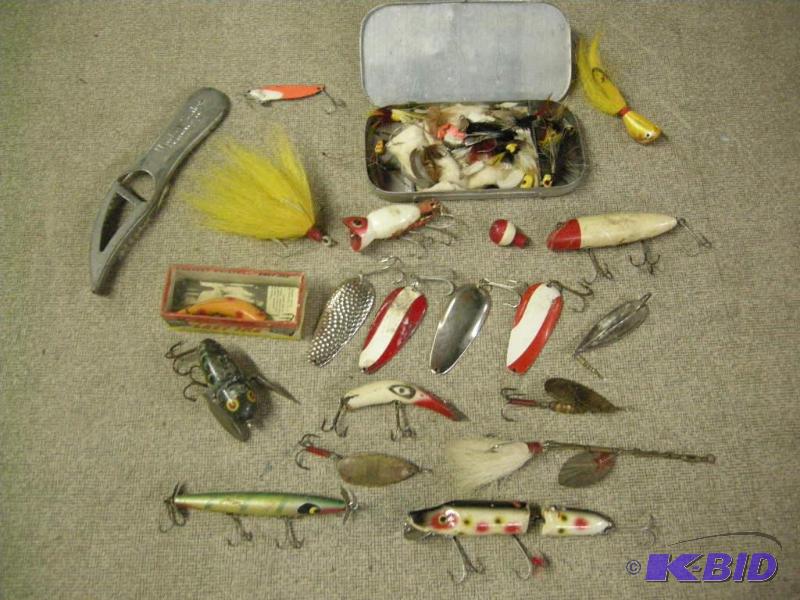 lot 85 image: Vintage fishing lures