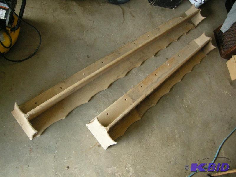 lot 9 image: Oak shelves