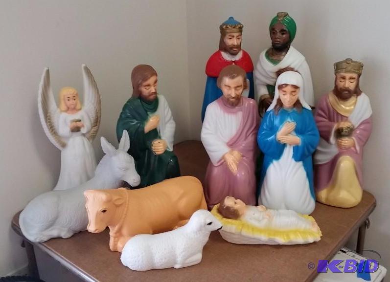 lot 15 image: 11 pc Blow Mold Nativity Set.  New in box.  Still in Plastic