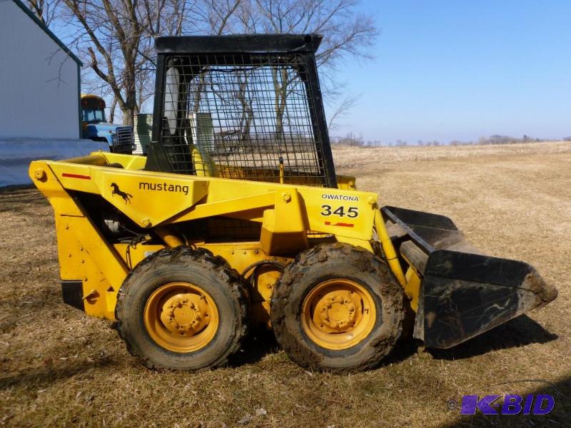 lot 1 image: 1982 Owatonna Mustang 345 Skid Steer, Comes W...