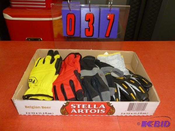 Flat of gloves. Size med to large. As shown. ...