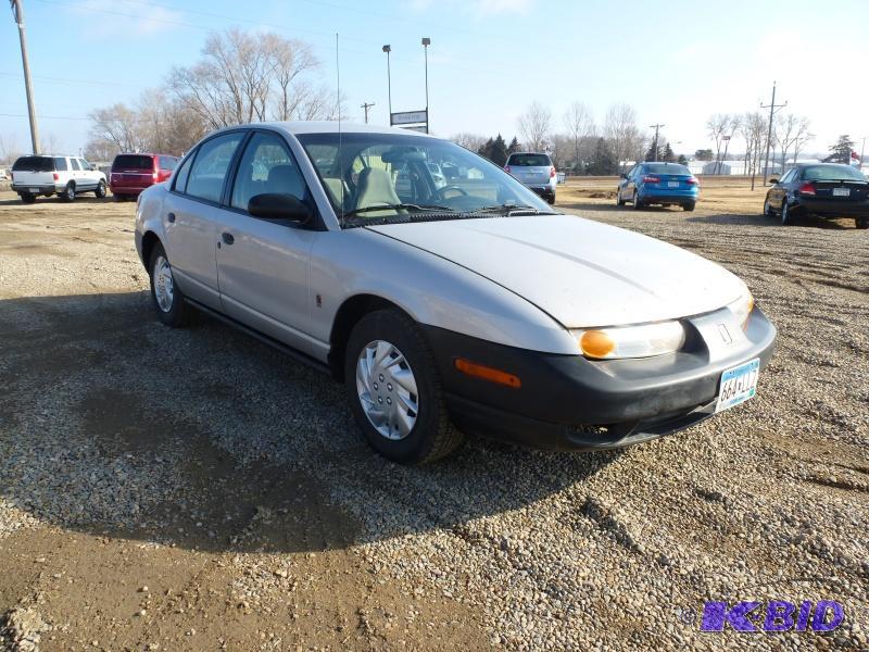 2000 Saturn SL2 Has 1.9 Liter 4 cylinder eng...