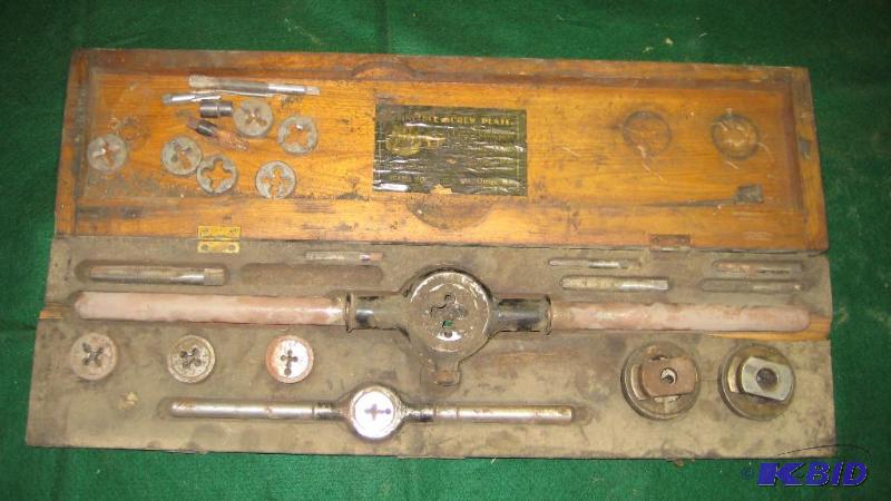 Old Die Set, wooden box is broken...