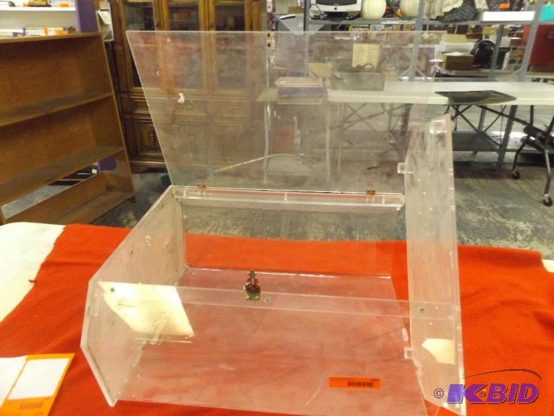 lot 101 image: Display Case...