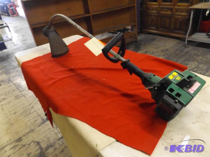 lot 104 image: Weed Eater 15, Good Compression...