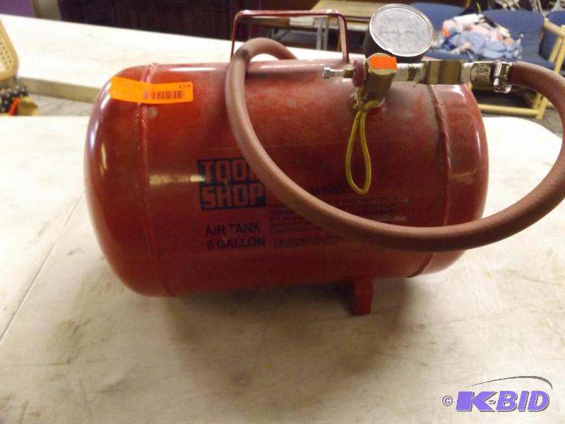 lot 158 image: Tool Shop Air Tank with gauge...