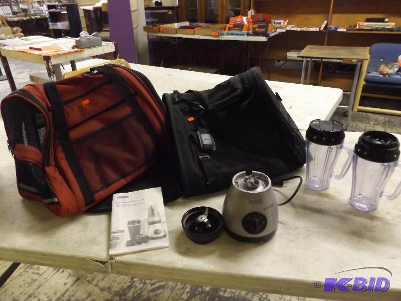 lot 161 image: Back to Basics Blender with 2 blender cups, t...