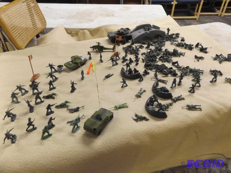 lot 163 image: Lot of toy soldiers with tanks and helicopter...