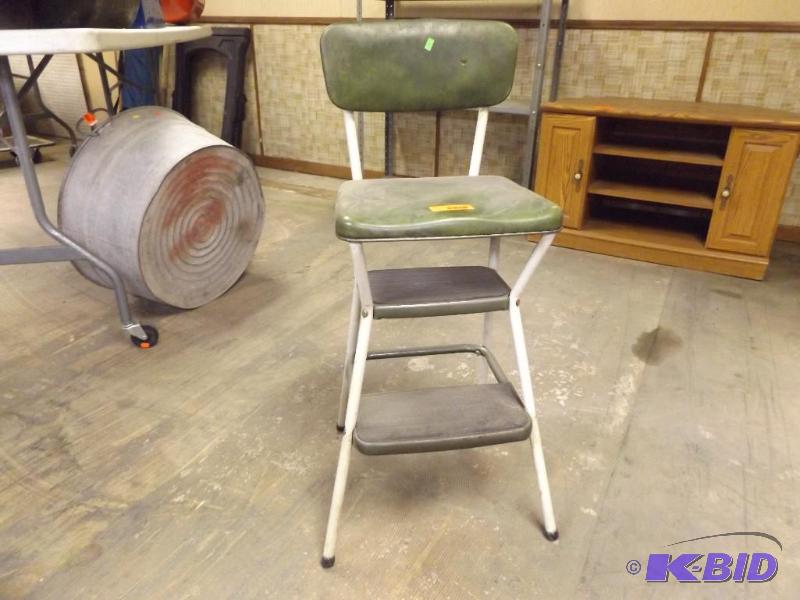 lot 173 image: High Stool, backrest needs to be reattached...