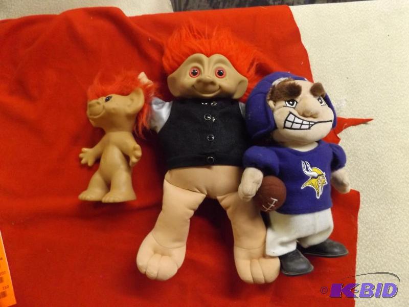 lot 184 image: Troll Dolls...