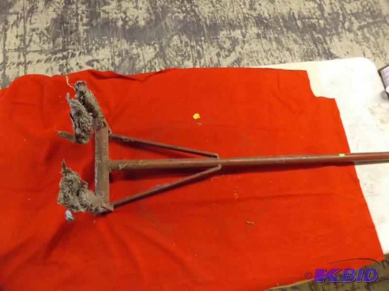 lot 206 image: Tool for removing hardwood flooring...