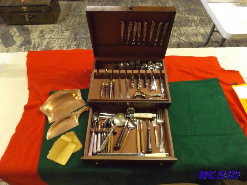 lot 248 image: Set of Silverware in box...