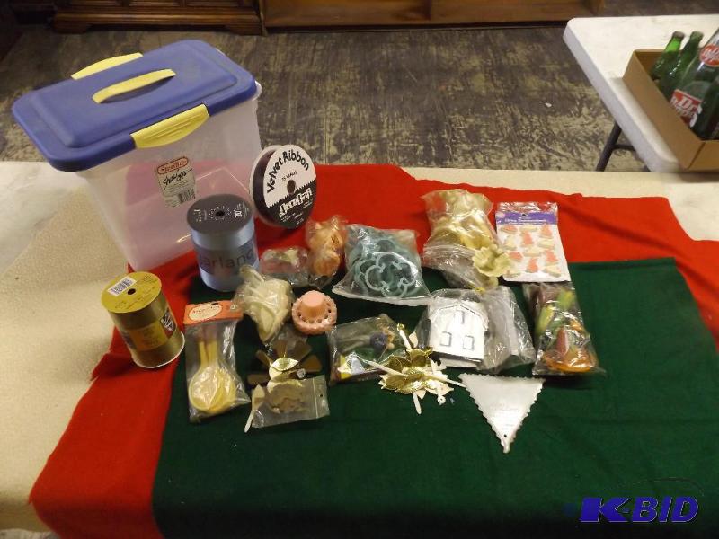 lot 261 image: small tote of craft items...