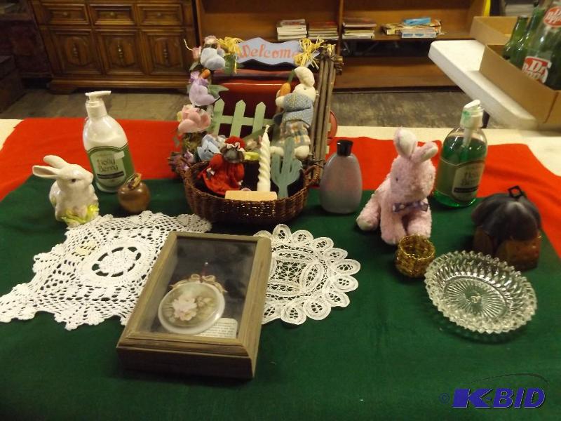 lot 262 image: Spring  Easter Decorations...