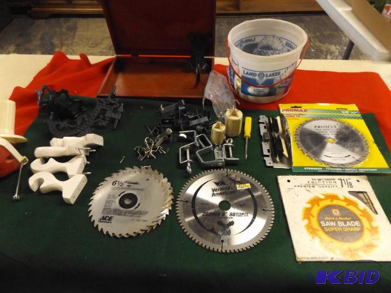 lot 63 image: Mixed lot of saw blades, hangers and hooks...