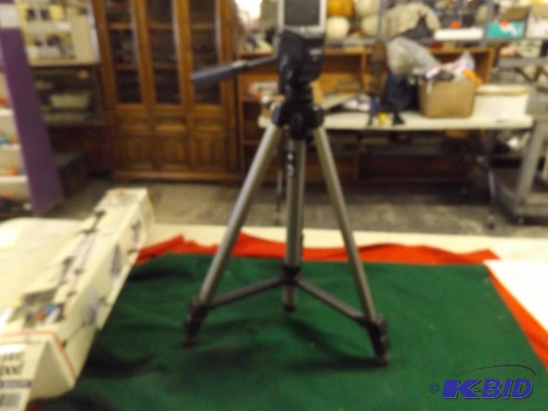 lot 83 image: Ambico Tri-Pod...