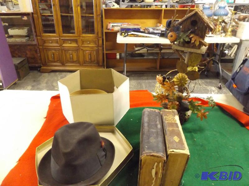 lot 89 image: Stetson hat from Wilsons of Grand Forks, Dec...