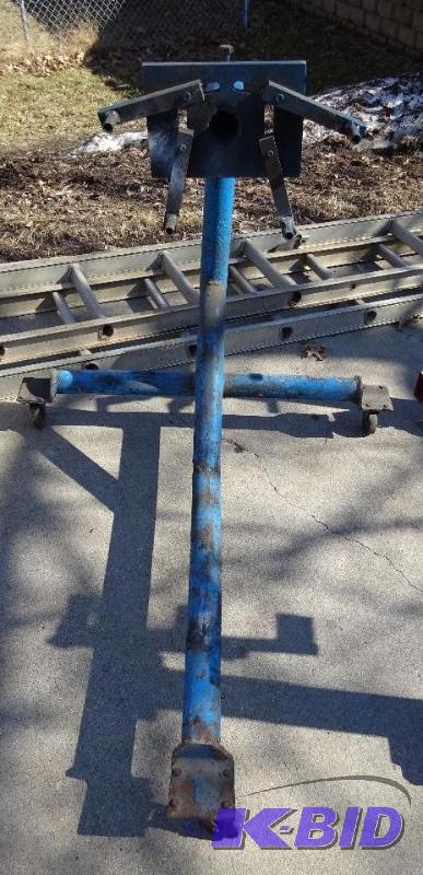 lot 11 image: Engine Stand