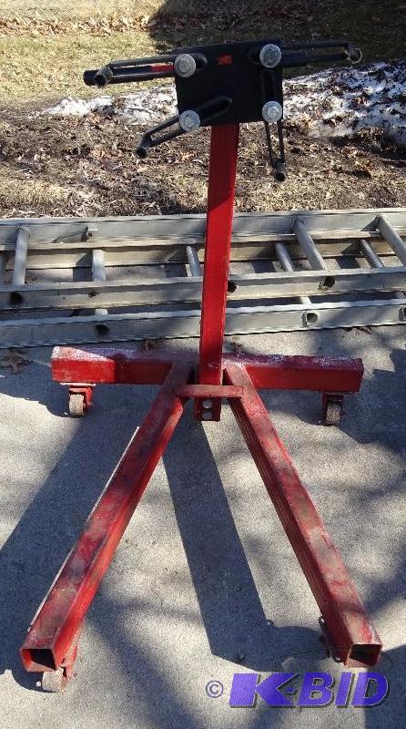 lot 13 image: Engine Stand