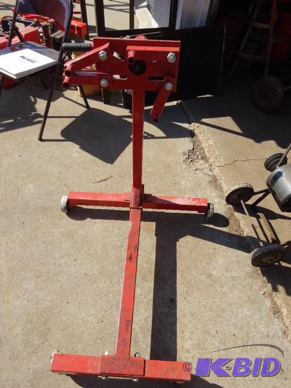 lot 19 image: Engine Stand