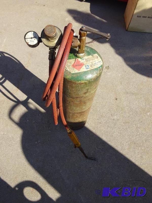 lot 26 image: Acetylene tank
