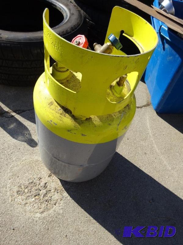 lot 35 image: 1 lb. tank helium
