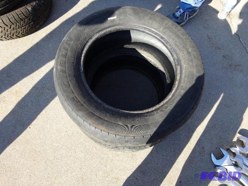 lot 40 image: Michelin 22560r16 tires