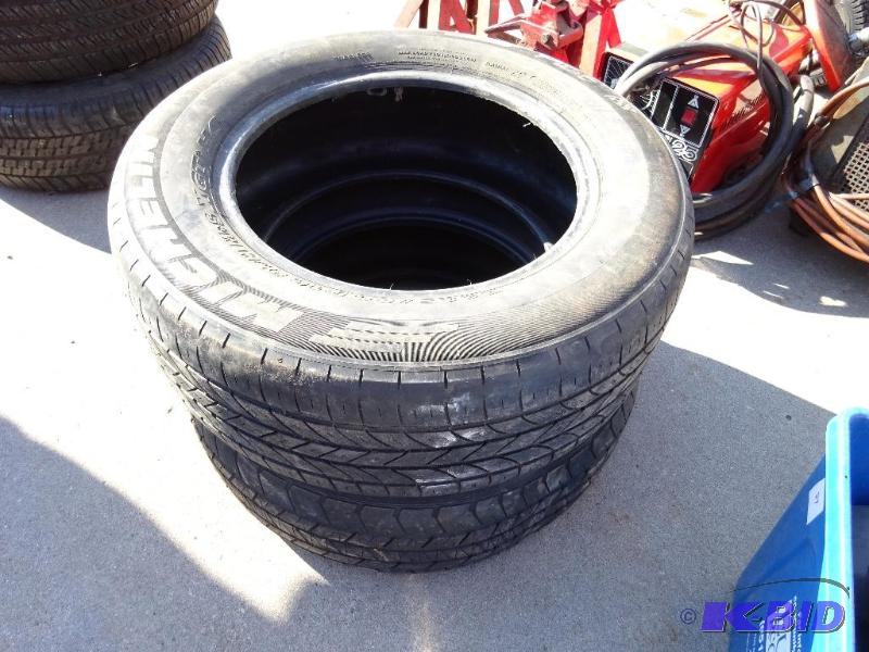 lot 41 image: Michelin 22560r16 Goodyear 22560r16 used