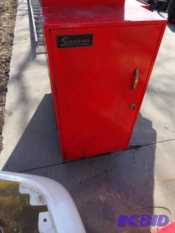 lot 6 image: Snap On Toolbox (Hanging) or Free Standing