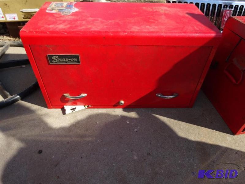 lot 9 image: Snap On with flip top