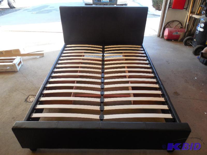 lot 1 image: NEW - Furniture of America Queen Size Platform Bed with Drawers