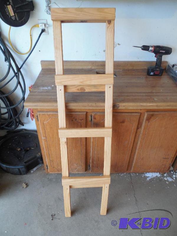 lot 19 image: Pine Wood Loft Ladder