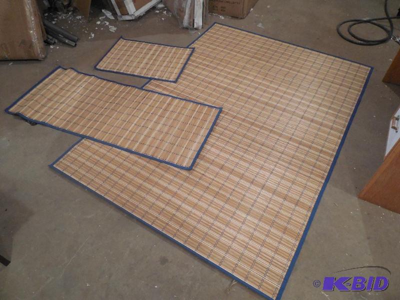 lot 6 image: 3 Piece Rug Set