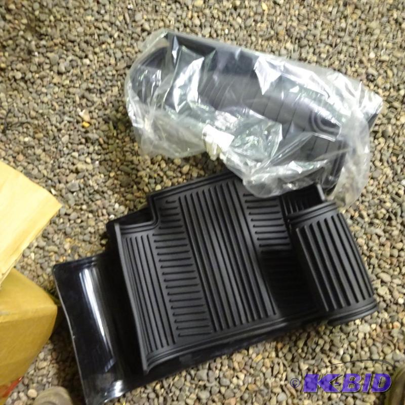 lot 130 image: Floor Mats GM # 12499639, #12499642...