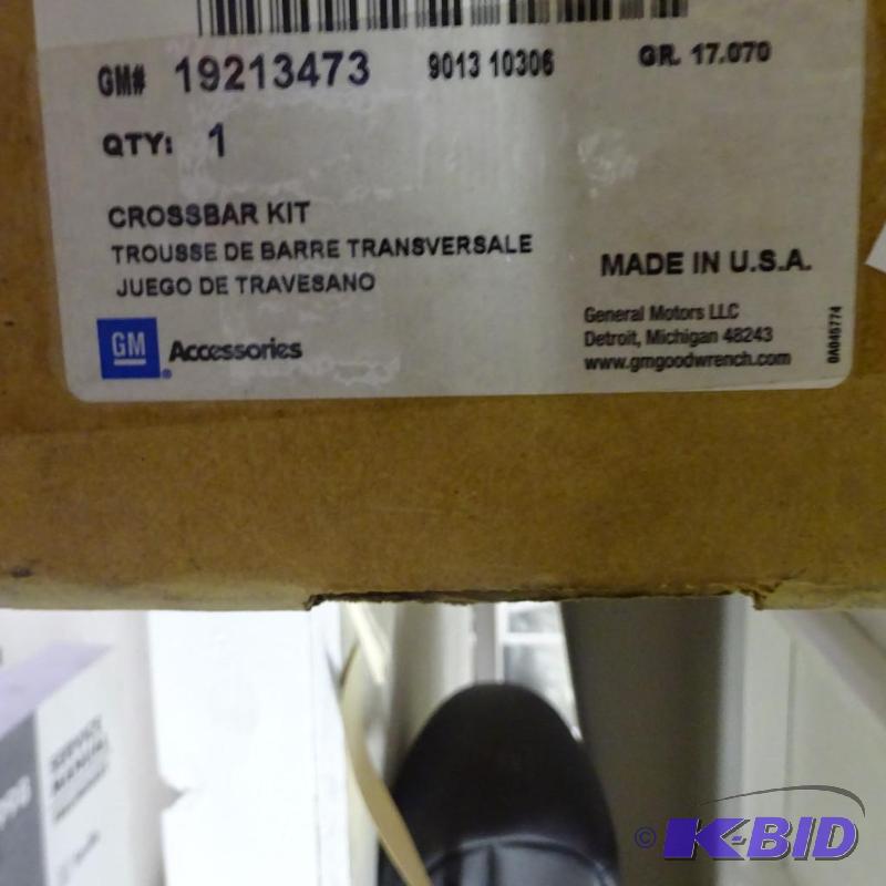 lot 14 image: Crossbar Kit GM 19213473...