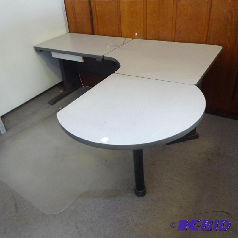 lot 154 image: L Shaped Office Desk 3 Piece Laminate Keyboar...