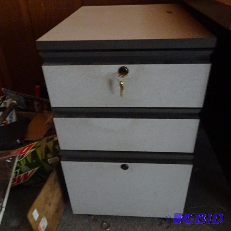 lot 156 image: 3 Drawer Ped on Wheels Key Included 21 X 16 X...
