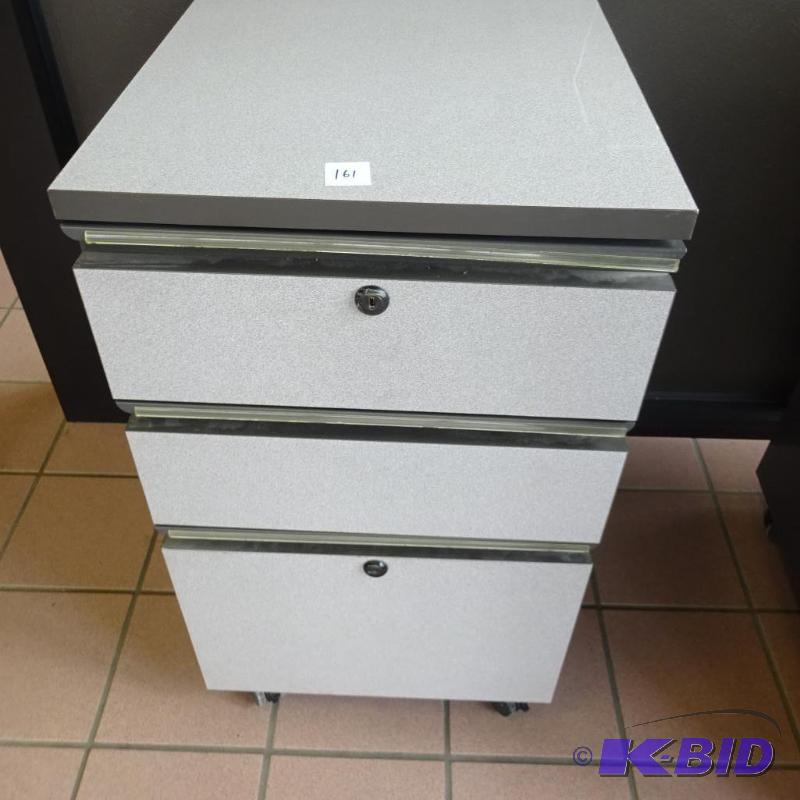 lot 161 image: 3 Drawer Ped on Wheels With Key...