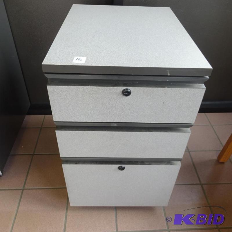 lot 162 image: 3 Drawer Ped on Wheels With Key...