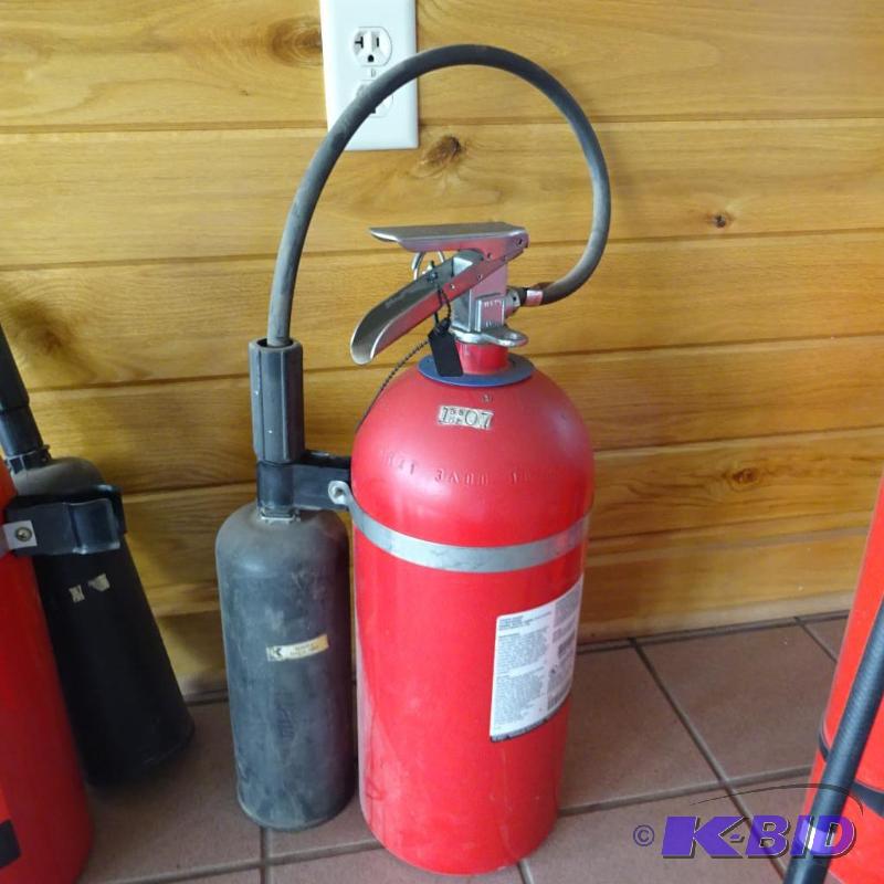 lot 173 image: Badger Carbon Dioxide Fire Extinguisher 10 lb...