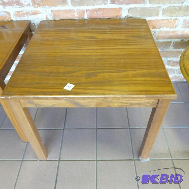 lot 187 image: Wood Intable 24 X 24 X 20...