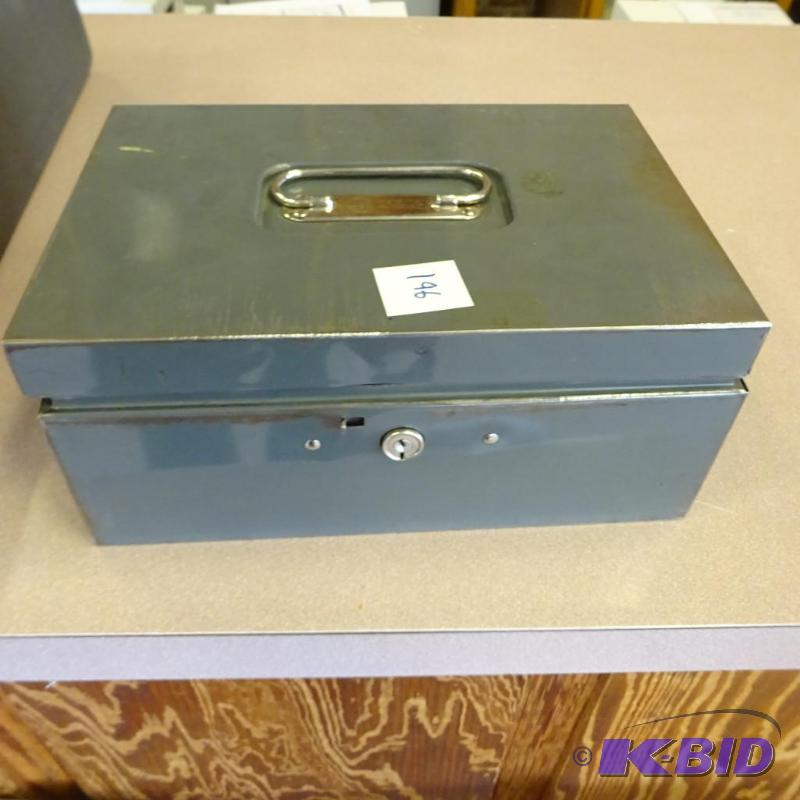 lot 196 image: Metal Change Box...