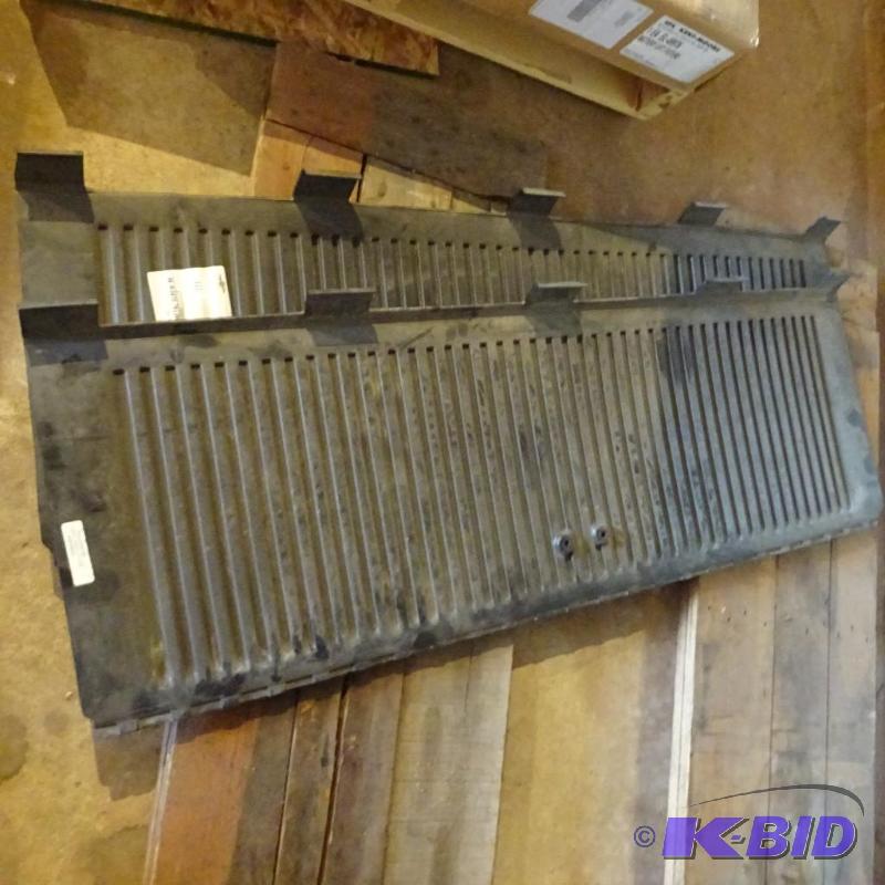 lot 216 image: 1 Tail Gate Protector Chevy # 0609101 1 Tail ...