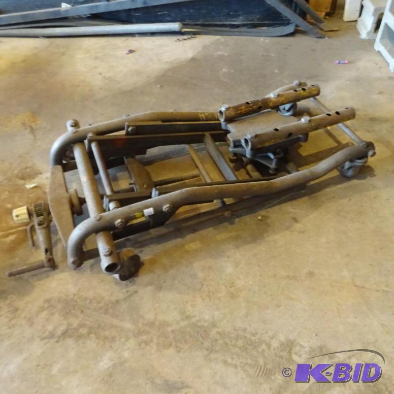 lot 225 image: Napa Transmission Jack Heavy Duty Manual Cran...