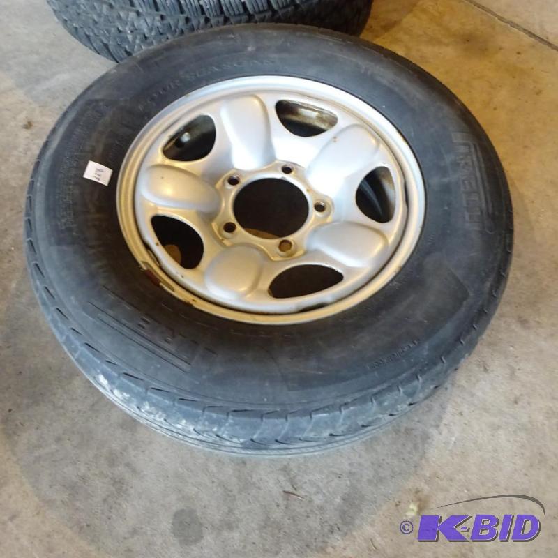 lot 228 image: Pirelli Tire 5 Bolt Steel Rim P22570R15 Not...