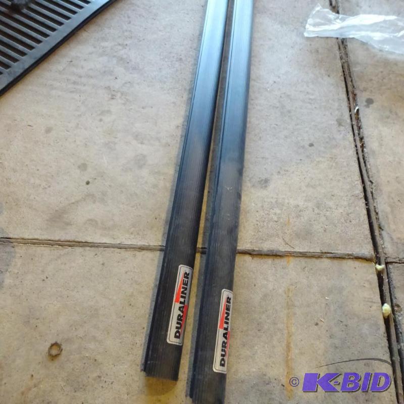 lot 236 image: Chevy S-10 Top Tail Gate Protector...