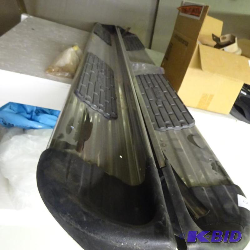 lot 8 image: Luverne Running Boards Chevy 07 crew cab....