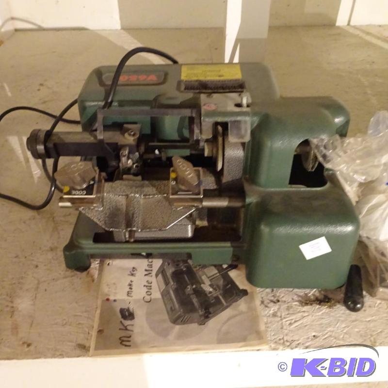 lot 102 image: Key Cutter Ilco Code Duplicator Machine Model...